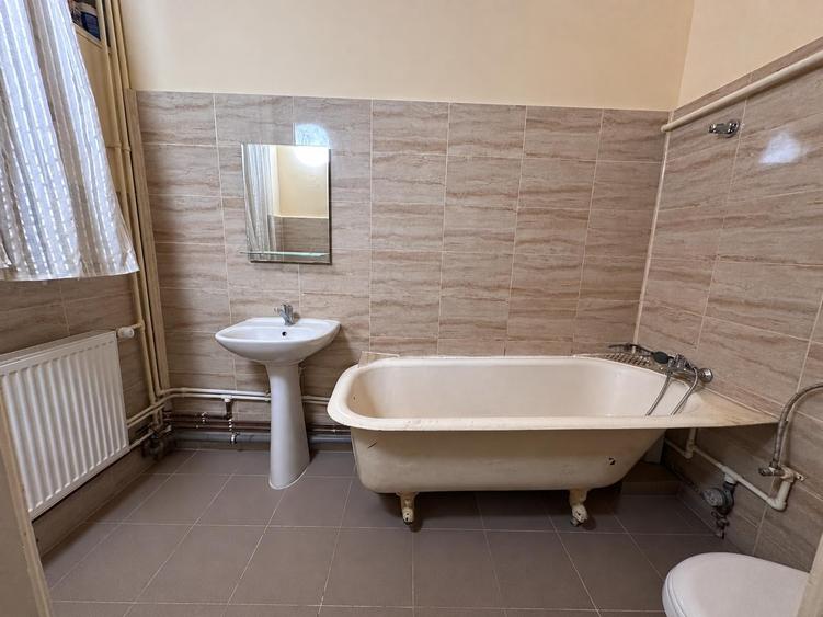 Garsonieră decomandată în Central