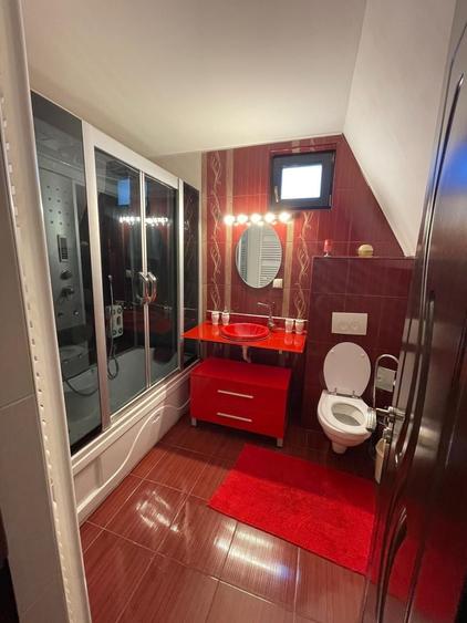 Casă cu 4 camere în Cantacuzino