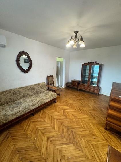 Apartament cu 3 camere decomandat, mobilat în Decebal