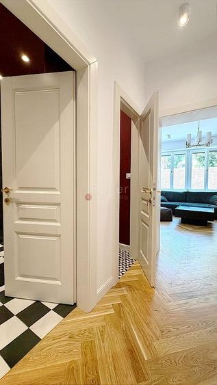Apartament cu 3 camere semidecomandat, mobilat în Central