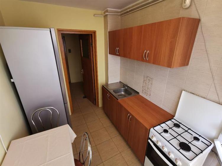 Apartament cu 2 camere semidecomandat, mobilat în Centrul Civic