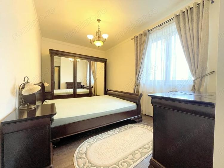 Apartament cu 3 camere semidecomandat în Mircea cel Bătrân