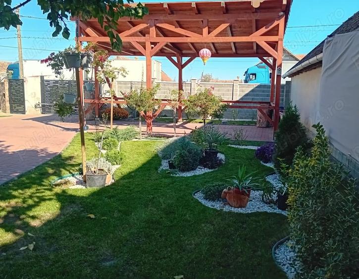 Casă cu 4 camere cu Teren 1350 Mp în Vărșand