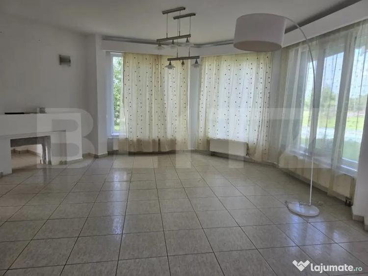 Casă cu 7 camere cu Teren 1535 Mp în Vetiș