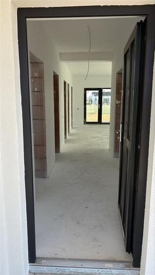 Casă cu 3 camere cu Teren 553 Mp în Sântandrei