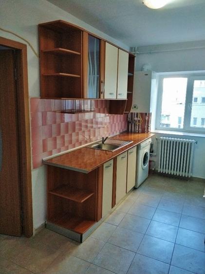 Apartament cu 2 camere semidecomandat, mobilat în Capitol