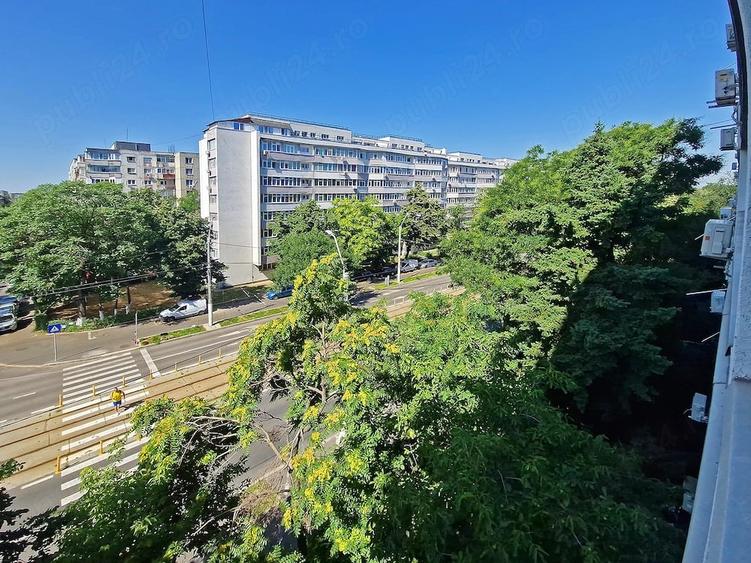 Apartament cu 3 camere semidecomandat în Giulești