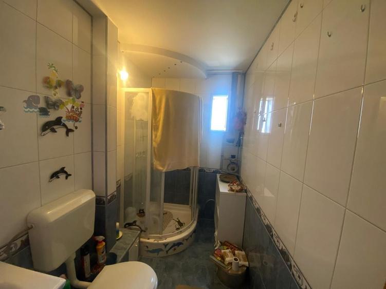 Apartament cu 3 camere decomandat, mobilat în Central