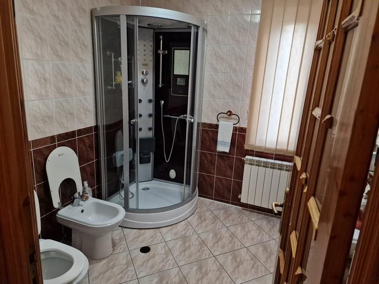 Casă individuală cu 5 camere cu Canalizare în Burdujeni
