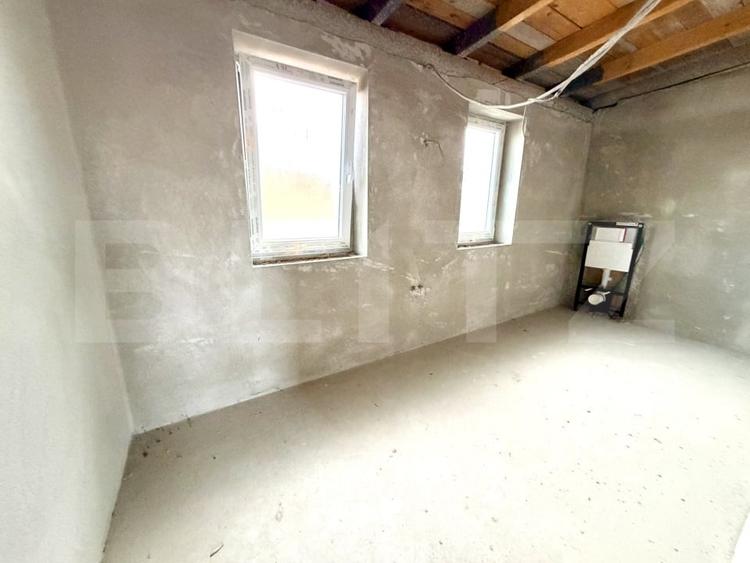 Duplex cu 4 camere cu Teren 250 Mp în Cetate