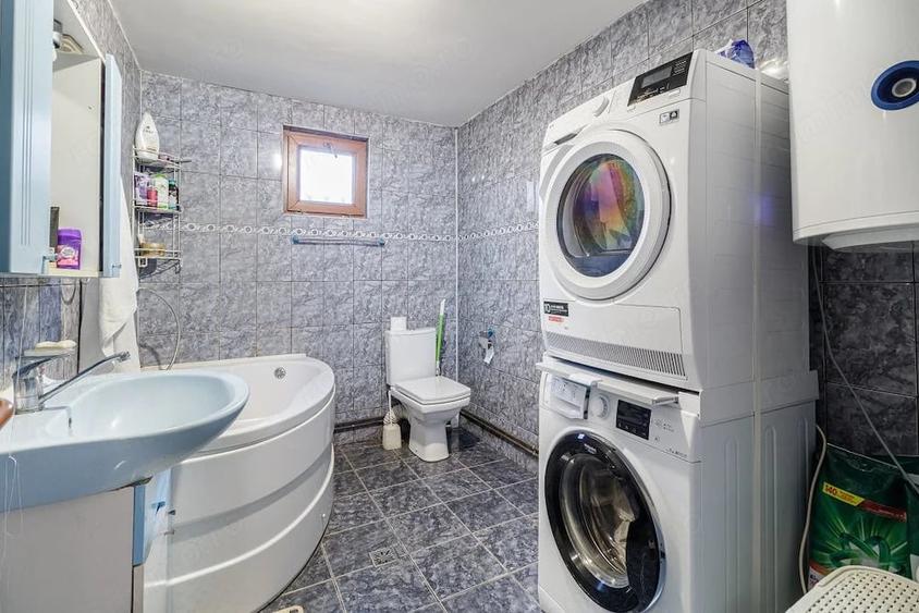 Casă cu 7 camere cu Teren 2000 Mp în Periș