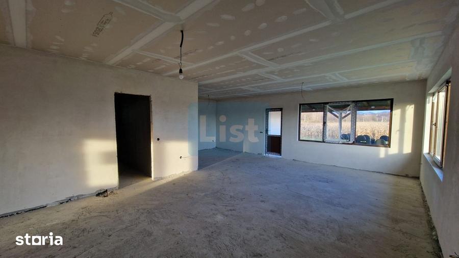 Casă cu 3 camere cu Teren 900 Mp în Coltău