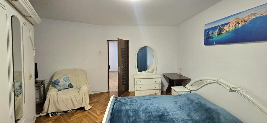 Apartament cu 4 camere decomandat, mobilat în City Park Mall