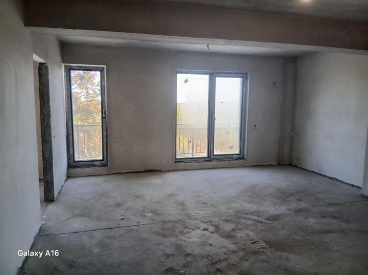 Apartament cu 3 camere decomandat în Exterior Vest