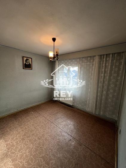 Apartament cu 4 camere decomandat în Central
