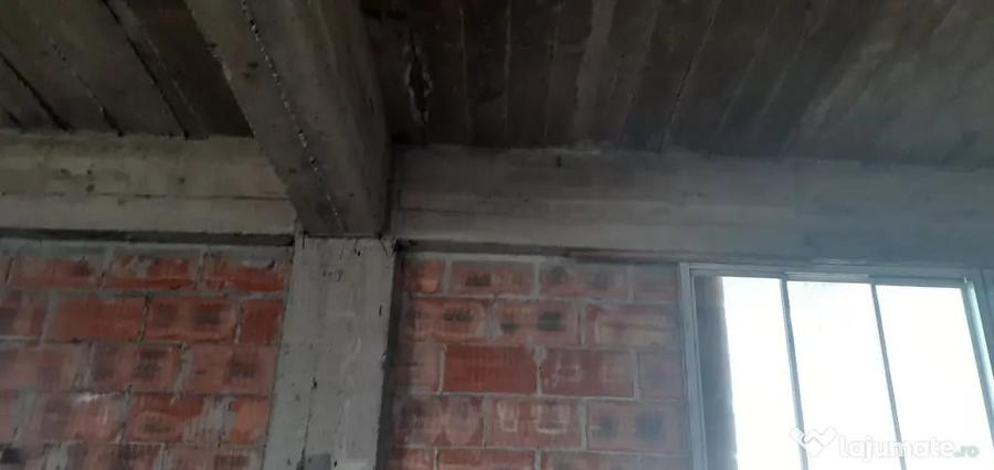 Casă cu 7 camere în Lisaura