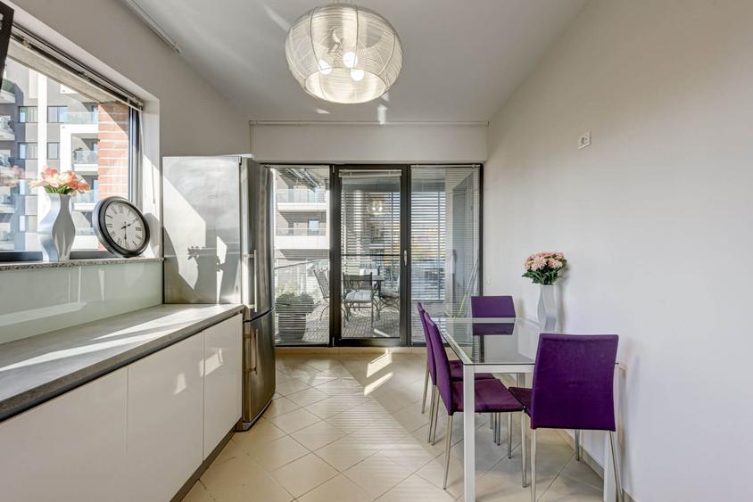 Apartament cu 4 camere decomandat, mobilat în Herăstrău