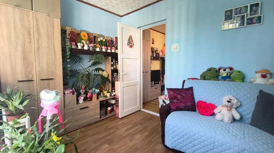 Apartament cu 3 camere semidecomandat în Gojdu