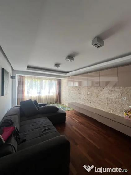 Apartament cu 3 camere decomandat în Central