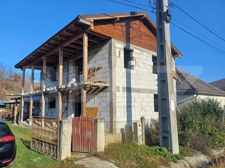Casă individuală cu 3 camere cu Canalizare în Exterior Sud