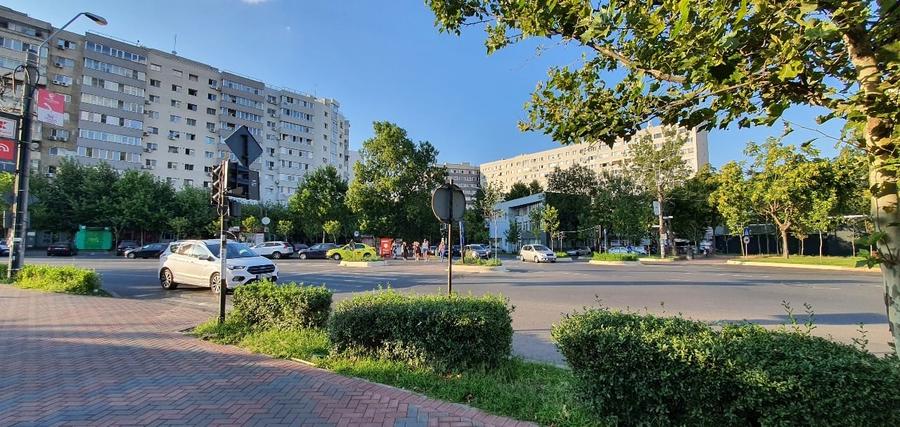 Apartament cu 3 camere semidecomandat, mobilat în Vitan