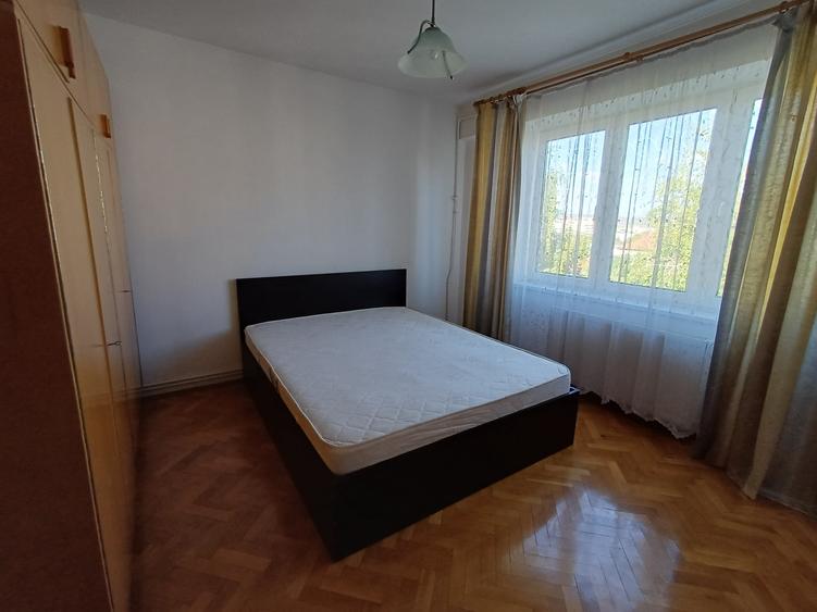 Apartament cu 3 camere decomandat în Andrei Mureșanu