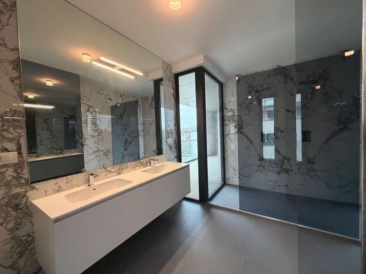 Apartament cu 4 camere decomandat în Aviatorilor