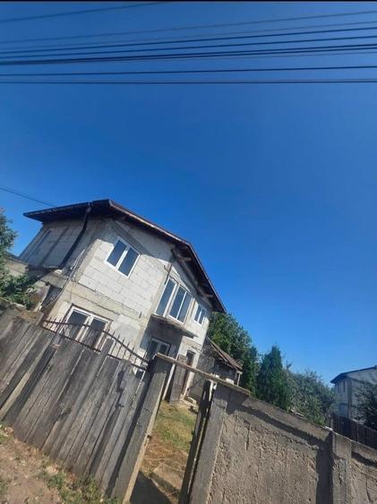 Casă cu 3 camere cu Teren 1080 Mp în Blejești