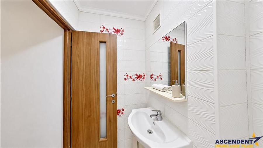 Apartament cu 3 camere decomandat, mobilat în Tractorul