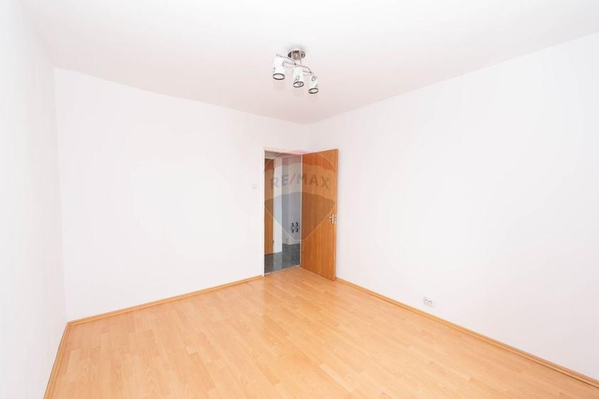 Apartament cu 3 camere decomandat în Crângași