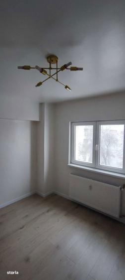 Apartament cu 4 camere semidecomandat în Tei