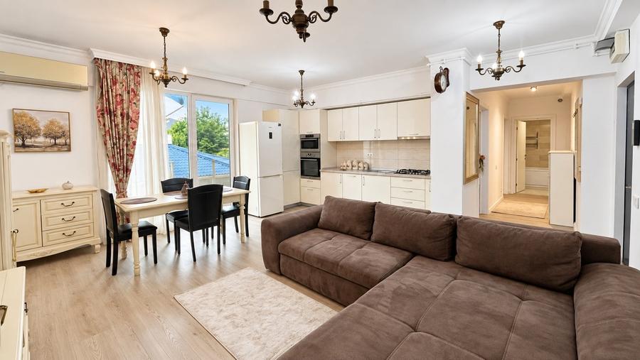 Apartament cu 3 camere decomandat, mobilat în Iancu Nicolae