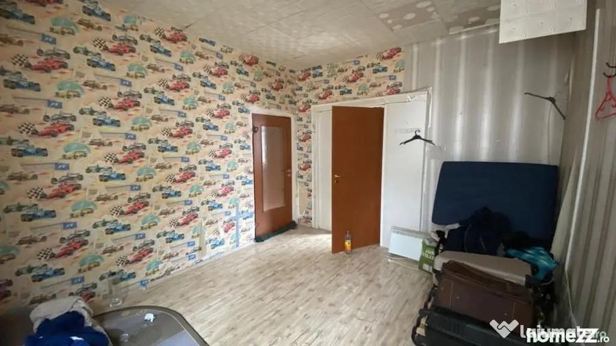 Apartament cu 3 camere semidecomandat în Basarab