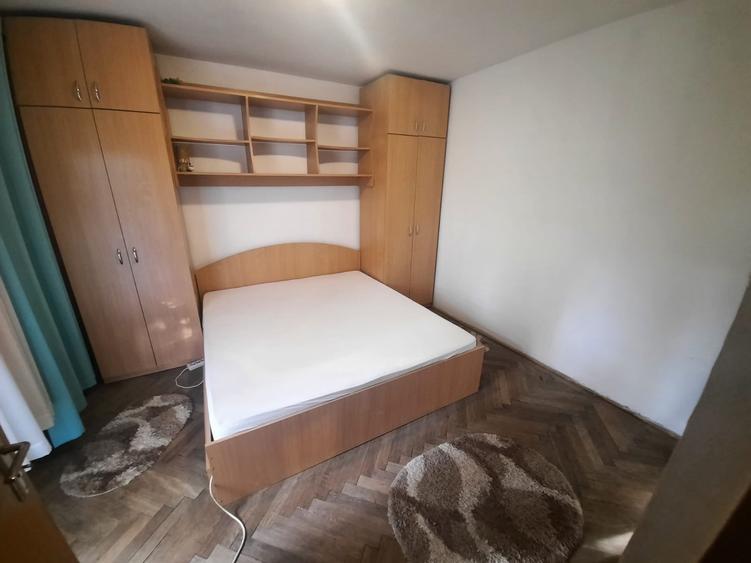 Apartament cu 2 camere nedecomandat, mobilat în Podu Roș