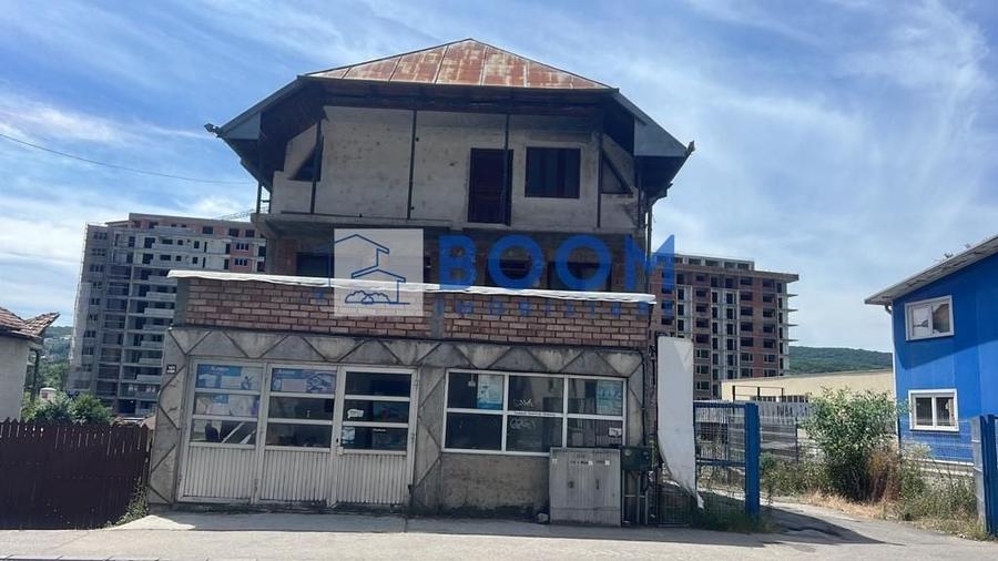 Casă individuală cu 10 camere cu Canalizare în Central