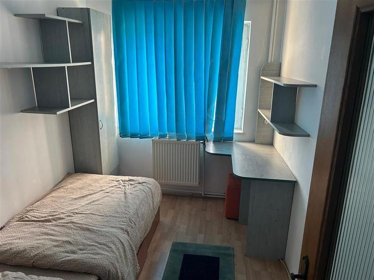 Apartament cu 3 camere semidecomandat, mobilat în Podu Roș