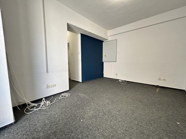Apartament cu 4 camere decomandat în Polonă