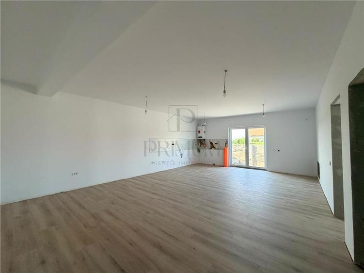 Duplex cu 4 camere cu Canalizare în Moșnița Veche