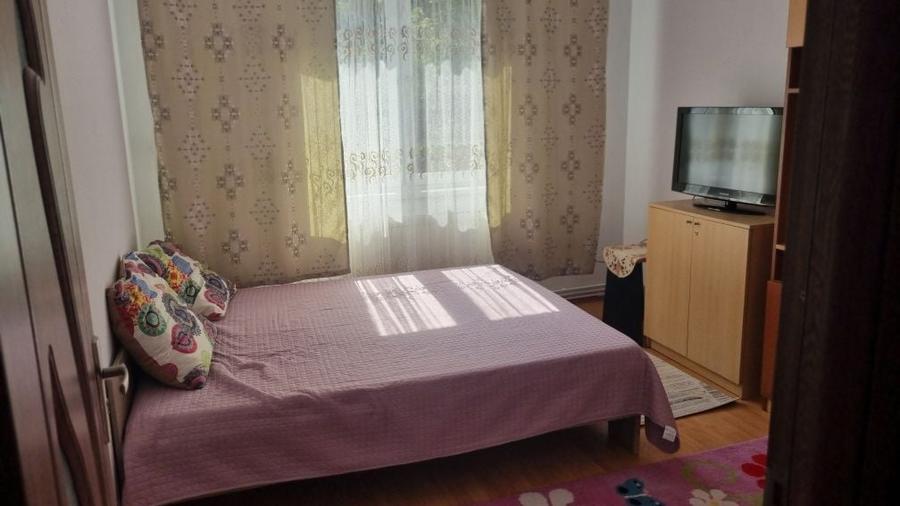 P.F Inchiriez Ap 2 cam Zona Garii Etaj 1 Mobilat si Utilat cu Parcare !!! - 8