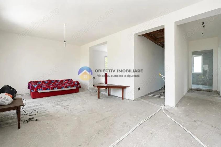 Casă cu Teren 1235 Mp în Rediu