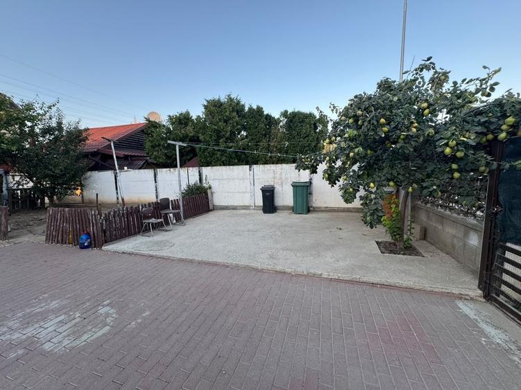 Casă cu 4 camere cu Teren 5 Mp în Exterior Vest