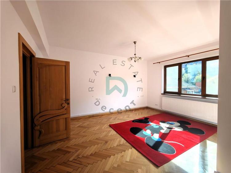 Apartament cu 3 camere decomandat în Centrul Istoric