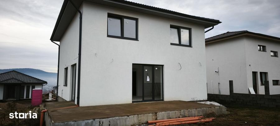 Casă cu 5 camere cu Teren 507 Mp în Corunca