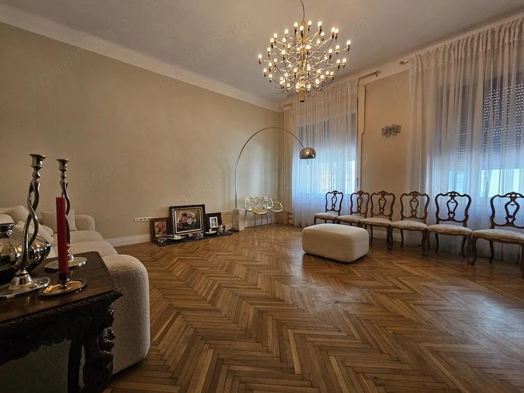 Apartament cu 3 camere decomandat în P-ța Unirii