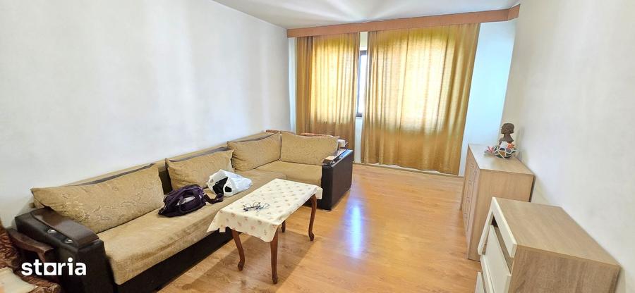 Apartament cu 3 camere decomandat în Independenței