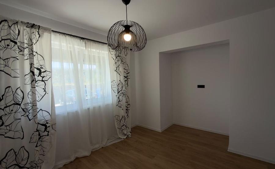 Apartament cu 3 camere decomandat în Sud-Est