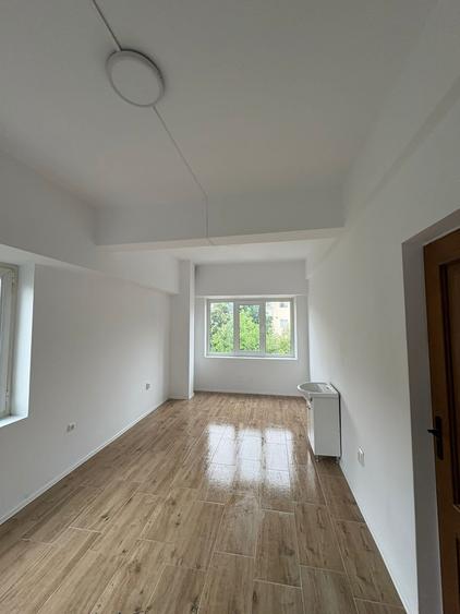 Spațiu comercial, de 17.5 mp, în Central