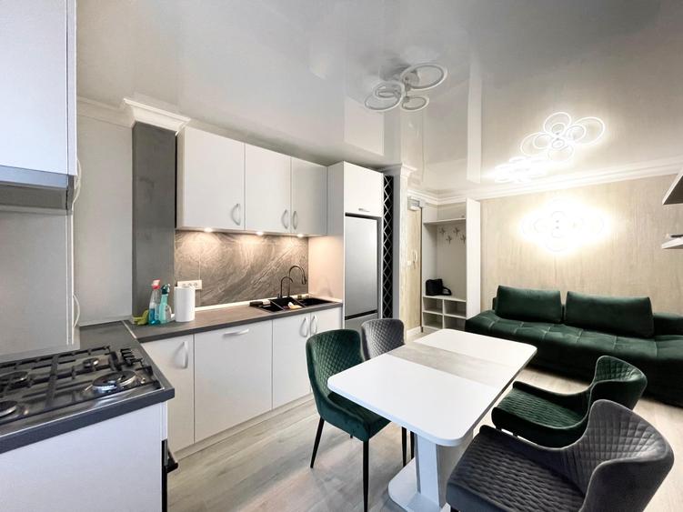 Apartament cu 3 camere decomandat, mobilat în P-ța Unirii