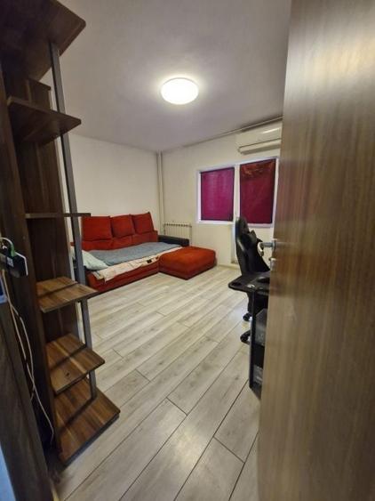 Apartament cu 3 camere decomandat, mobilat în Vitan Mall
