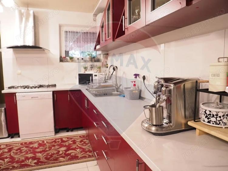 Casă cu 9 camere cu Teren 370 Mp în Central